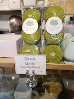 Biscuit Matcha with Almonds